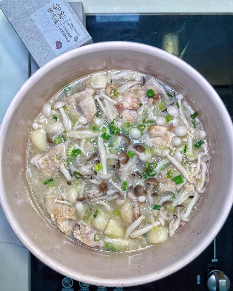 濃白蒜頭菇菇雞湯